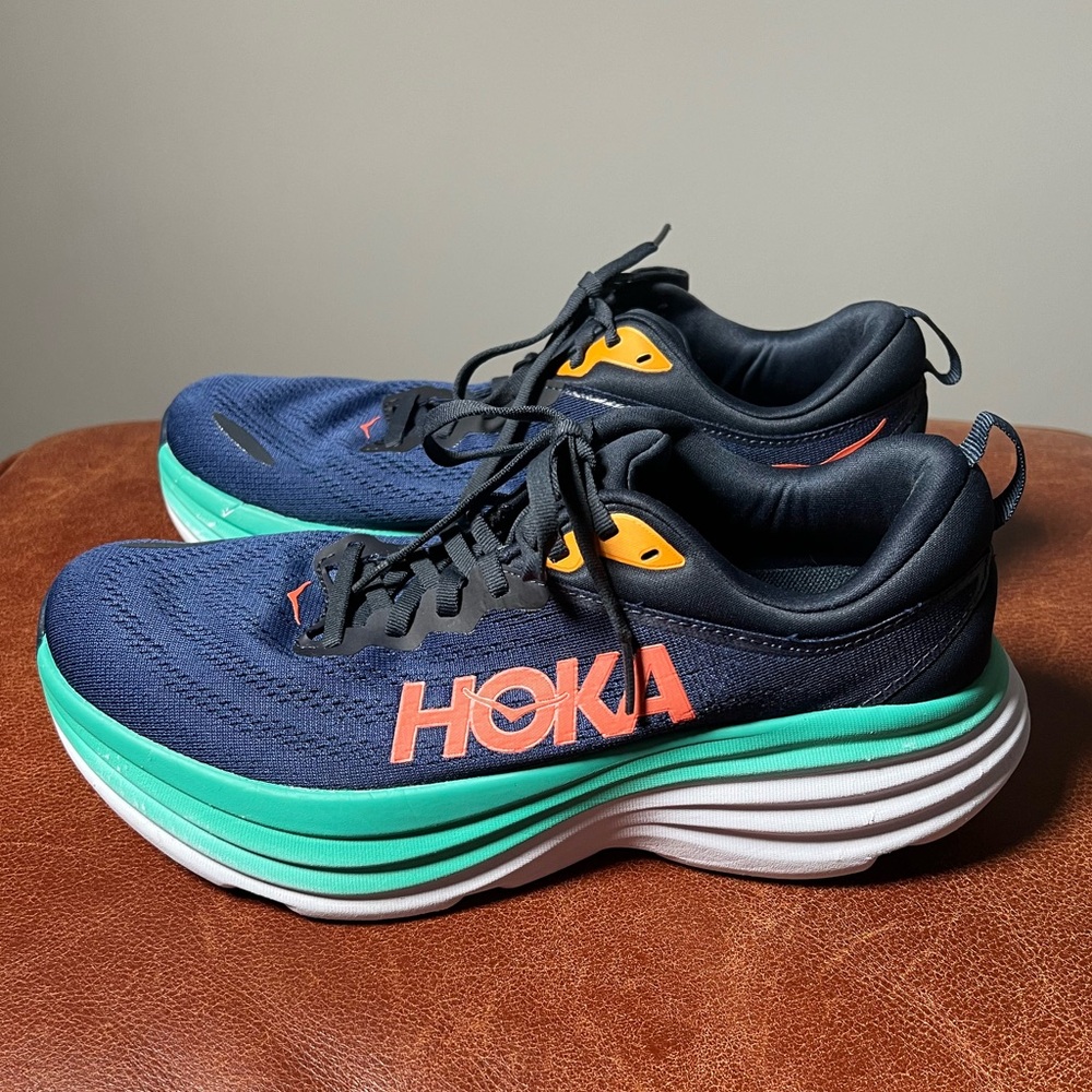 HOKA ONE ONE, WOMEN’S BONDI 8 ATHLETIC SHOES SIZE 10B